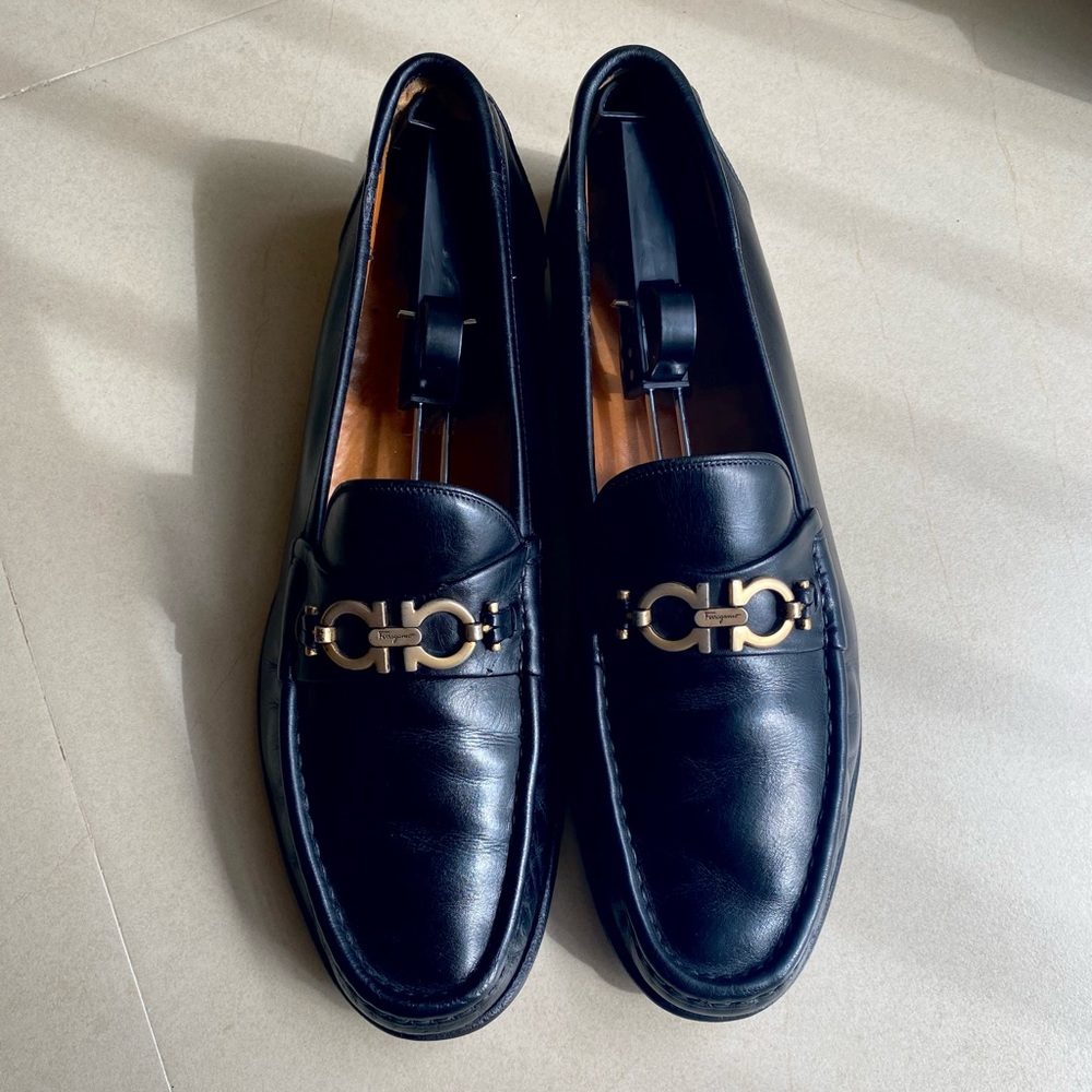 Salvatore Ferragamo loafers with golden Horsebit.